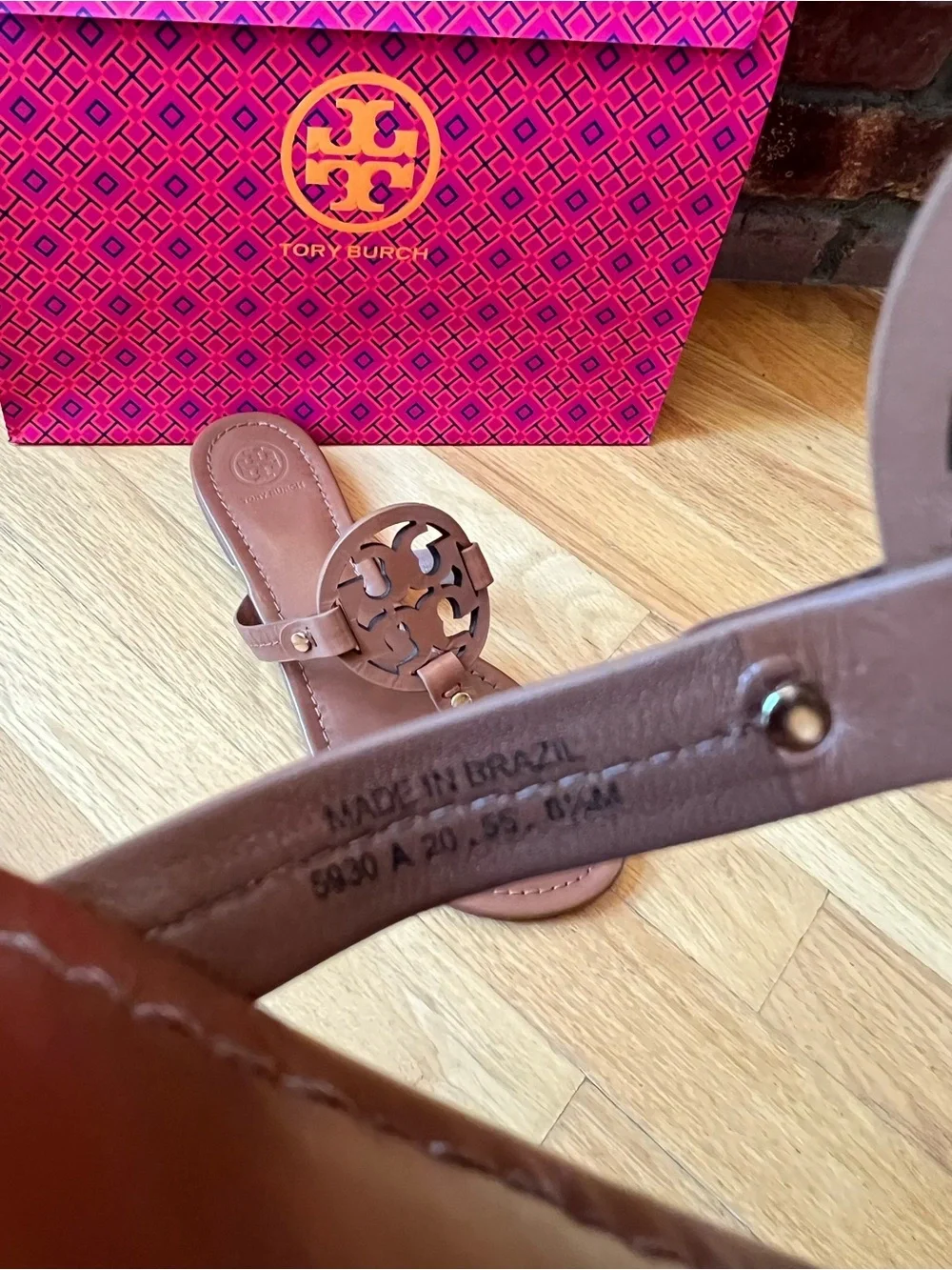 Tory Burch Vintage Vachetta Dark Tan Light Broen Leather Miller Sandals